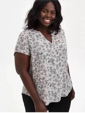 Torrid Mermaid Cream Short-Sleeve Split-Neck Top with Black Print